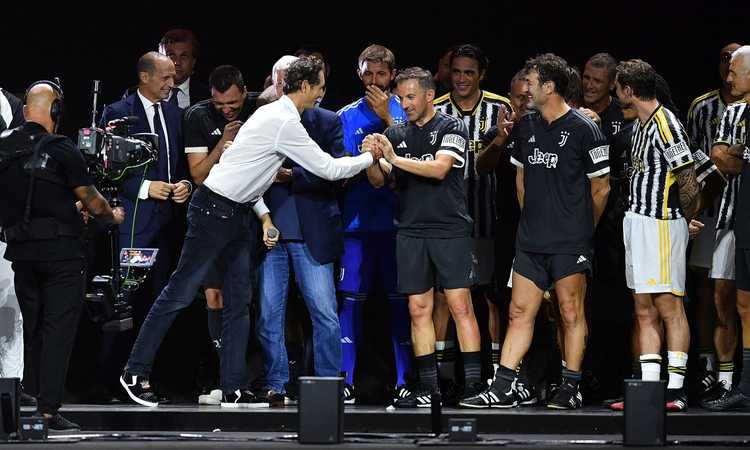 Juve, ‘Together’ ovazioni per Conte e Zidane, il ricordo di Vialli. Tripudio per Del Piero: il racconto e le parole dei grandi ex | Primapagina