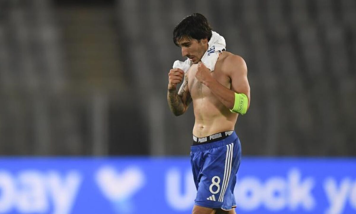 Premier League: il momento difficile di Tonali: “Spero che questa esperienza gli salvi la vita”