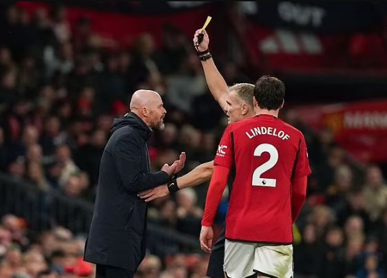 L’allenatore del Manchester United Erik Ten Hag è stato squalificato per la partita contro l’Everton