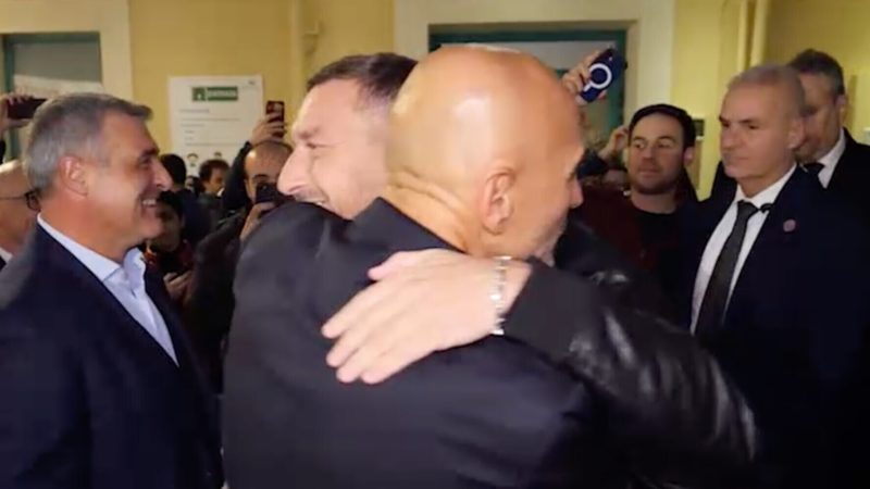 TS – Spalletti-Totti, abbraccio e pace fatta: “È bastato uno sguardo”