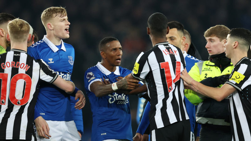 “Davvero scadente” – L’esperto della BBC infuriato per ciò che ha fatto il 38enne durante la vittoria dell’Everton contro il Newcastle
