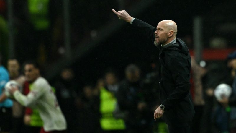 Erik ten Hag saluta il giovane del Manchester United dopo prestazioni impressionanti