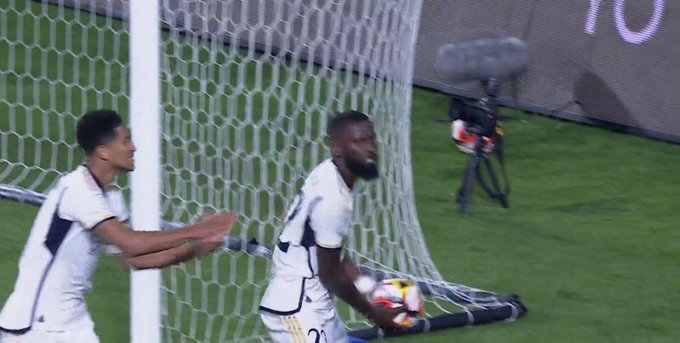 Antonio Rudiger pareggia con un potente colpo di testa