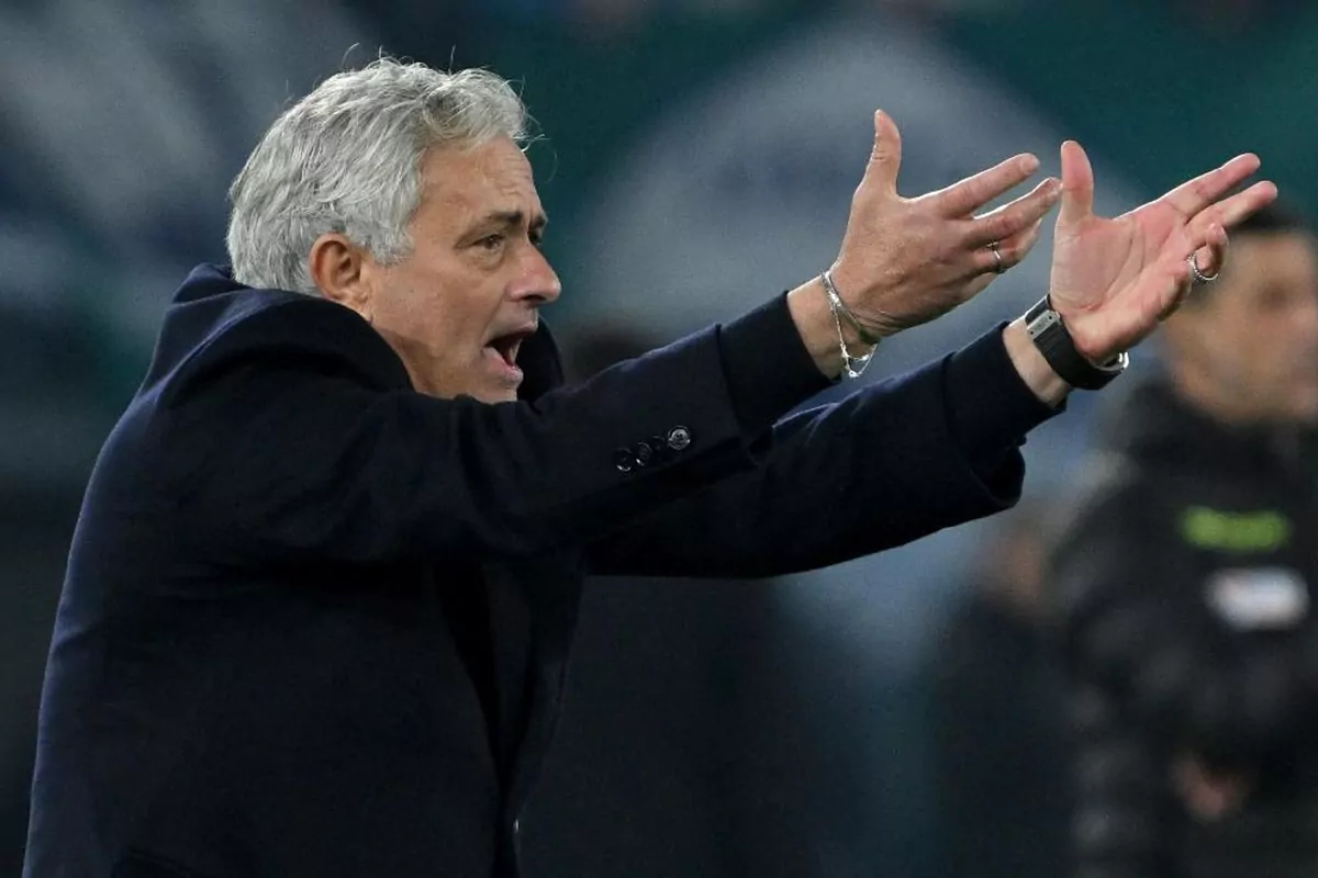Serie A: la tuta di Mourinho dopo l’eliminazione dalla Coppa: “Sono un po’ deluso da alcuni giocatori”
