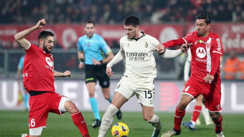 Calciomercato.com – Jovic espulso in Monza-Milan: colpo in faccia a Izzo, quante giornate rischia|Serie A