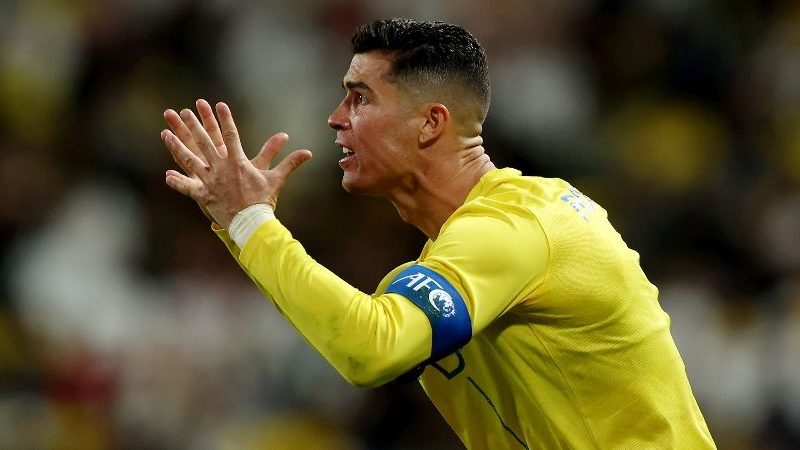 Cristiano Ronaldo criticato per “gesto osceno” in risposta agli inni di Lionel Messi