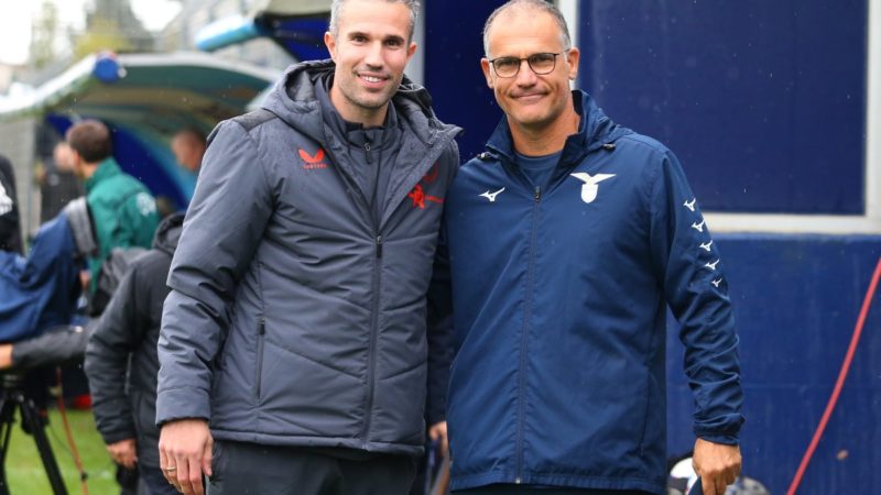 Robin van Persie torna per la licenza UEFA