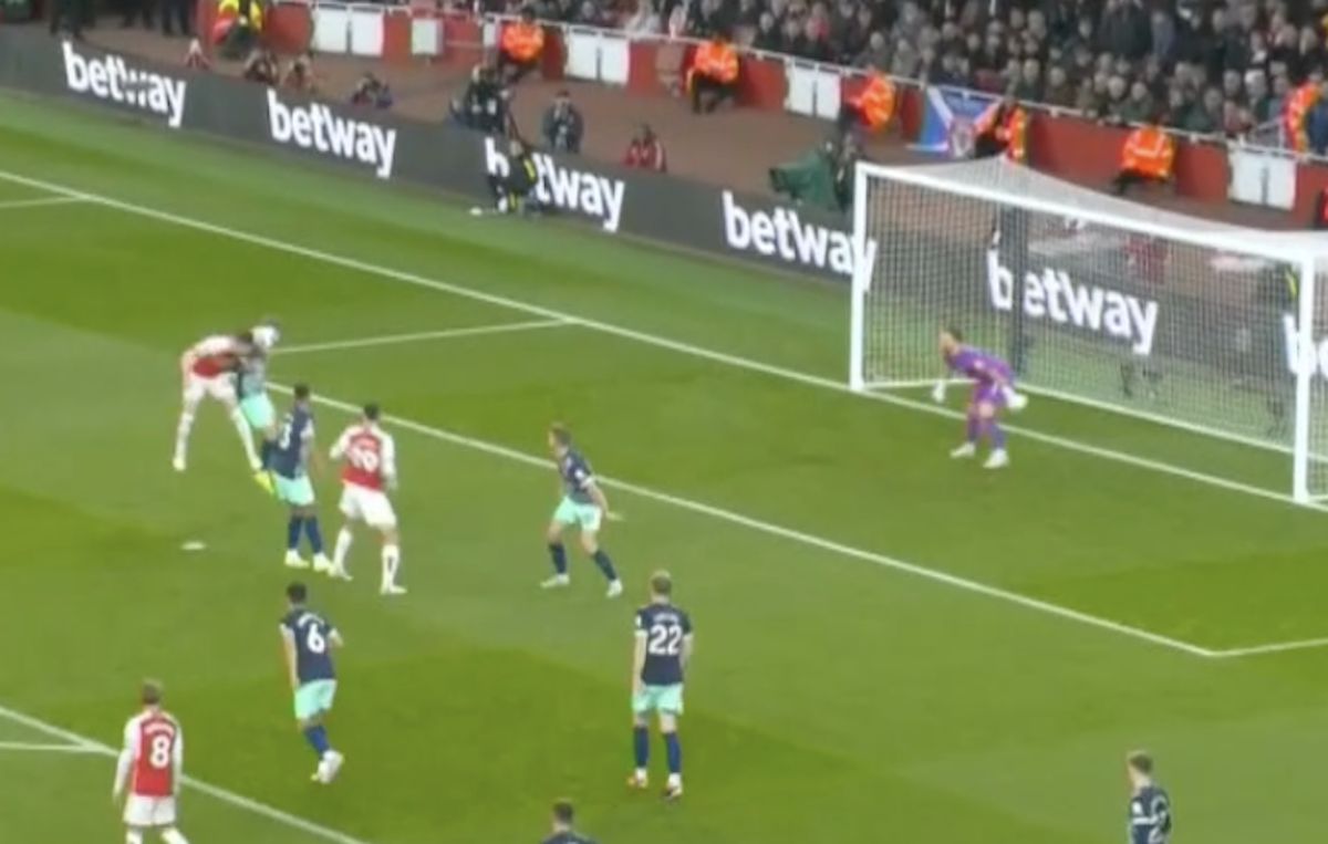 Declan Rice segna il sesto gol stagionale in campionato e porta i Gunners in testa