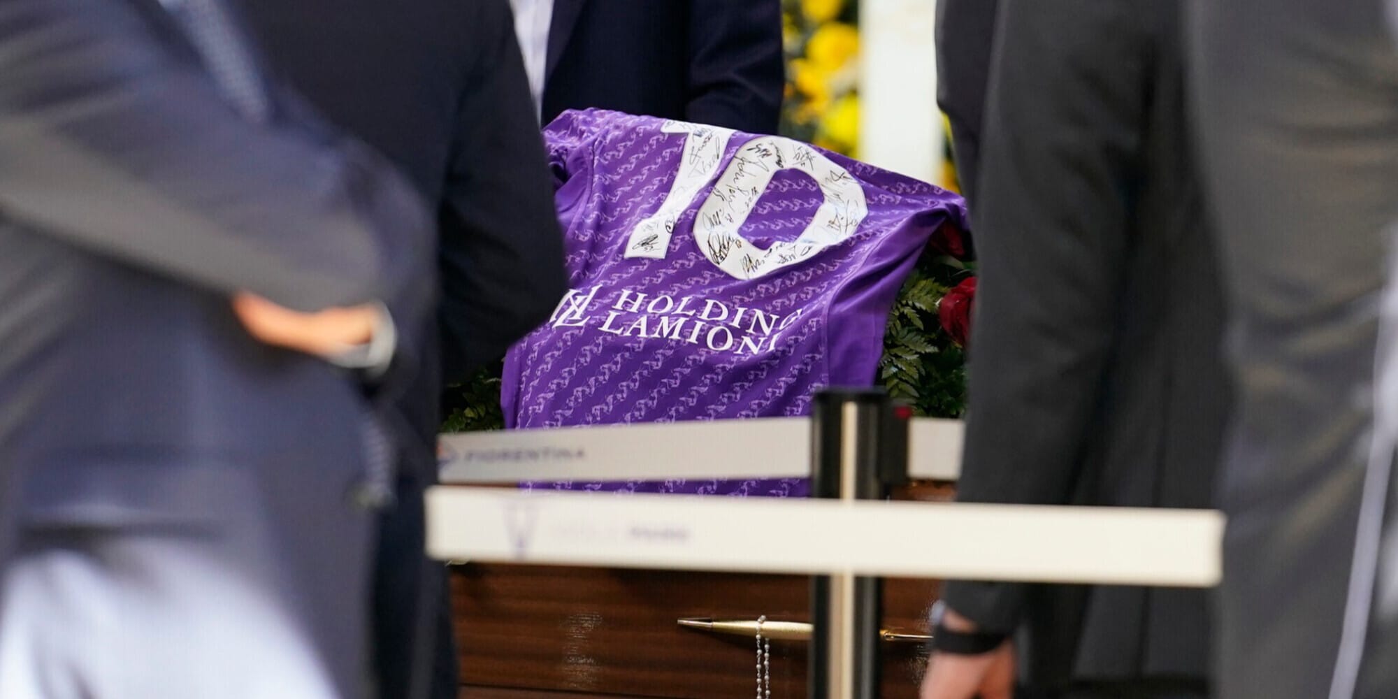 TS – Barone, il Viola Park strapieno per l’ultimo saluto. Juve, Ferrero e Giuntoli