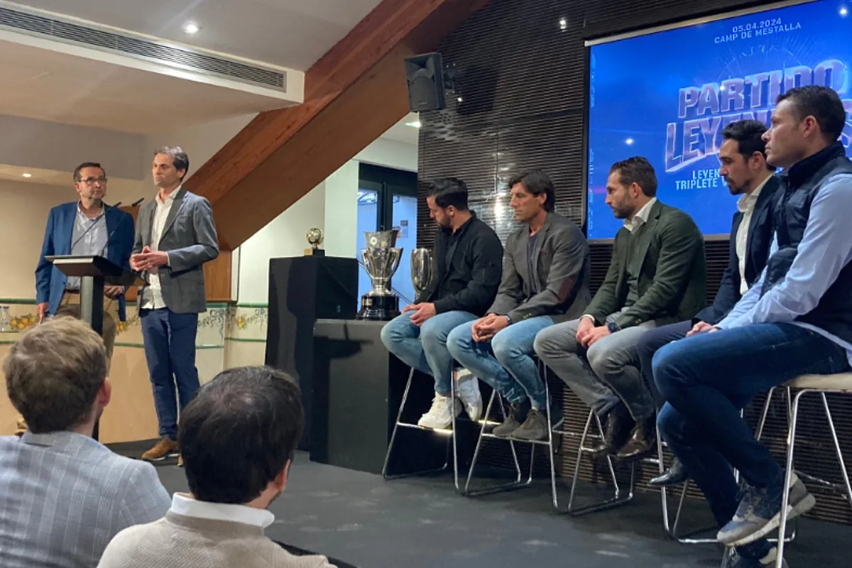 Valencia CF: le leggende del triplete ‘riscaldano’ la partita tributo: “Quel Valencia era un ciclone”