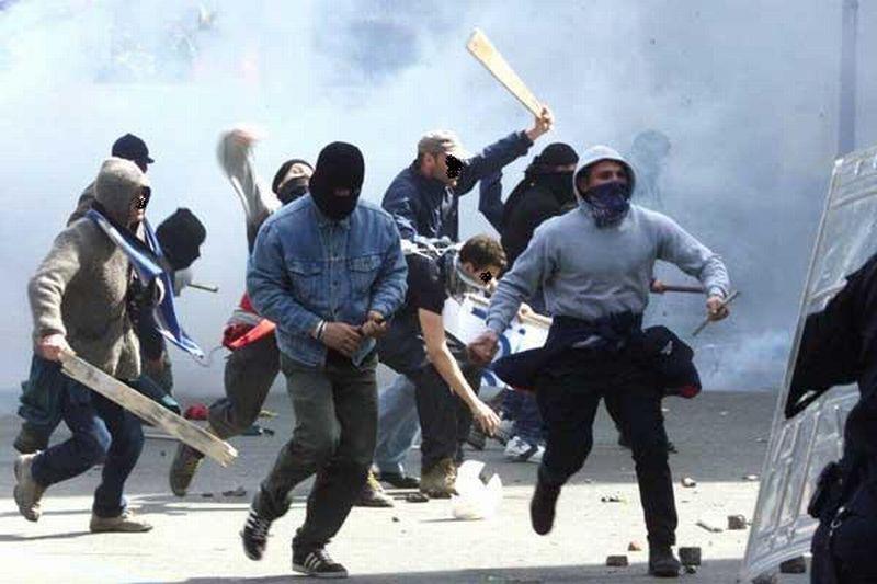 Genoa e Samp: nuove violenze tra i tifosi. Due blucerchiati in ospedale|Serie A