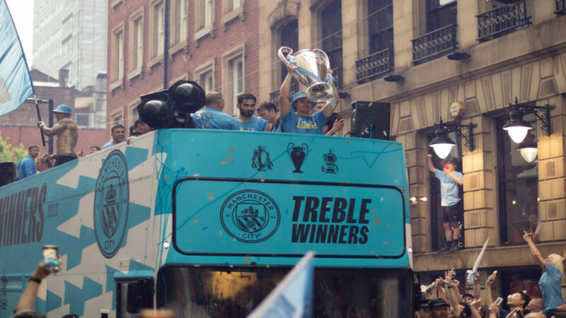 Guardiola dice che il Manchester City punta a un posto nei libri di storia