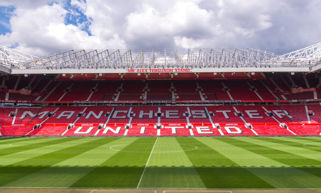 Il Manchester United affronta tagli alle entrate mentre l’Old Trafford è alluvionato