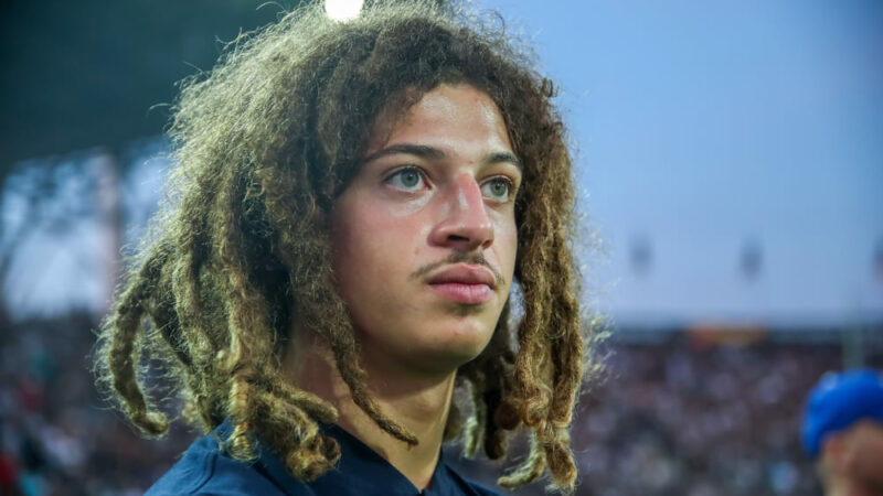 Il capitano del Leeds Ampadu si diverte nel mettere a tacere i critici mentre il Norwich viene spazzato via