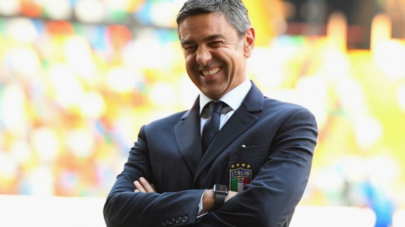 Milan-Cagliari: l’infortunio di Costacurta a Sky mentre mima un intervento di gioco VIDEO|Serie A