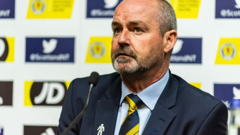 Clarke “prende a calci nel sedere” nel tentativo di riaccendere la vita in Scozia