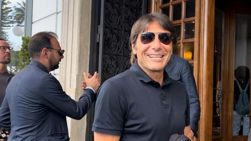 Conte è arrivato a Napoli: le prime parole, le FOTO e i VIDEO|Primapagina