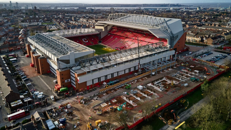 Il Liverpool offre sostegno all’ex difensore Hansen “gravemente malato”.