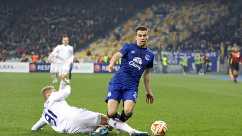 Il capitano dell’Everton Coleman firma un nuovo contratto