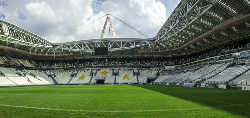 Alisha Lehmann si unisce a Douglas Luiz dopo il passaggio da “sogno” alla Juventus