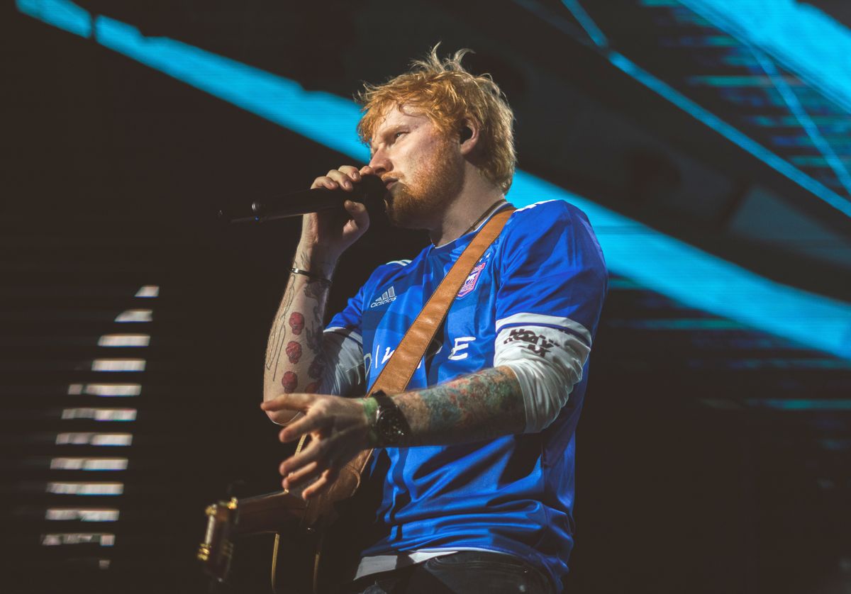 Ed Sheeran acquista una quota dell’Ipswich Town mentre vengono apportate modifiche al consiglio direttivo del club