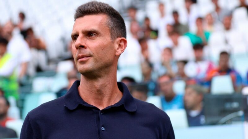 TS – Juve, chi è l’uomo di Motta che spia dalla tribuna