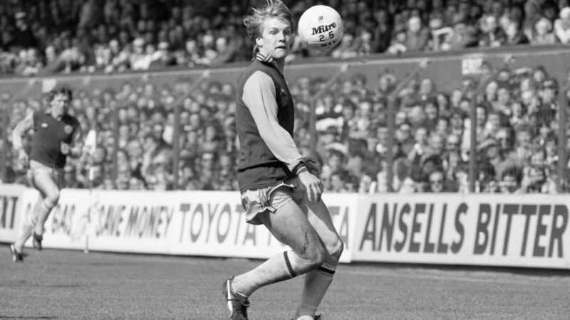 Collymore rende omaggio al “supereroe” dell’Aston Villa Gary Shaw