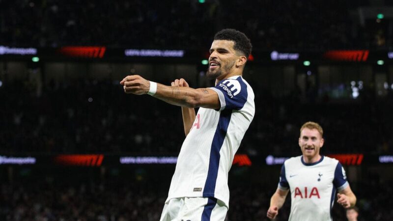 I padroni di casa in dieci uomini riescono facilmente a vincere la prima vittoria di Europa League