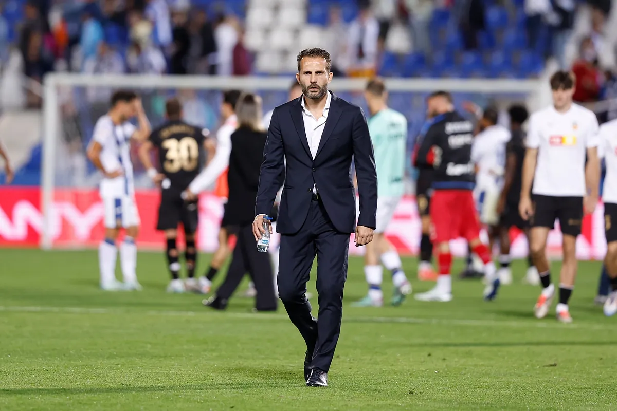 Valencia CF: Deck protegge i giocatori per uscire dalla crisi: “Non è il momento di ucciderli”