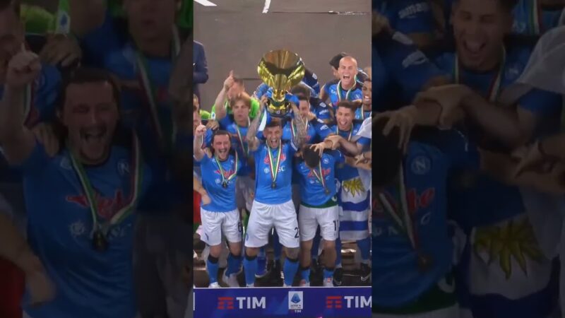 Alza lo scudetto al cielo! ✨💙Napoli, è tuo! #Corti #NapoliScudetto