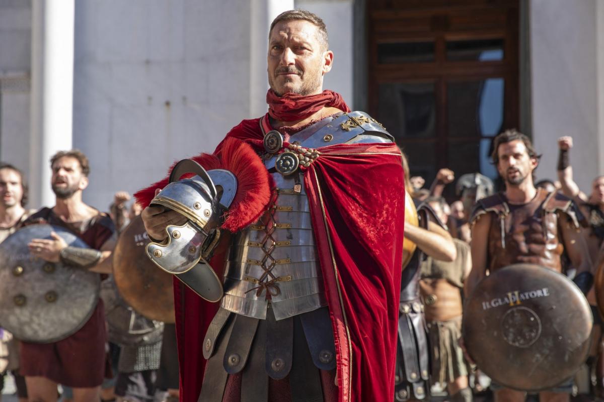 Francesco Totti ‘torna’ nel Gladiatore II… e il pubblico impazzisce