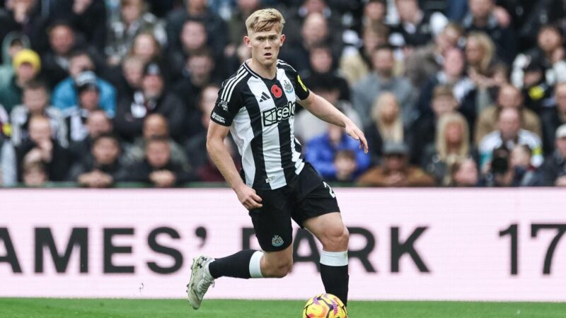 Il tecnico del Newcastle Howe si è rallegrato per Hall dopo la convocazione dell’Inghilterra