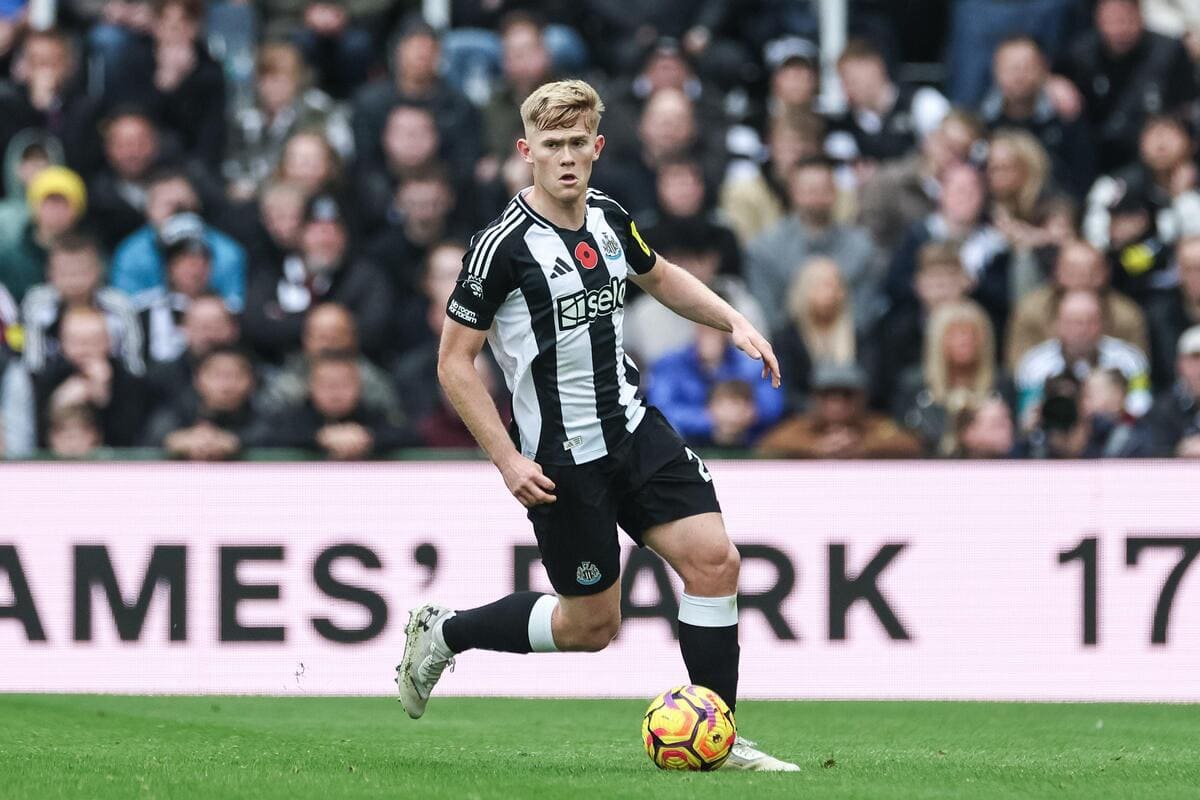 Il tecnico del Newcastle Howe si è rallegrato per Hall dopo la convocazione dell’Inghilterra