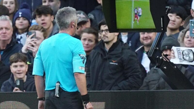 Howard Webb afferma che potrebbero essere fornite più sanzioni in questa stagione poiché PGMol mira a reprimere