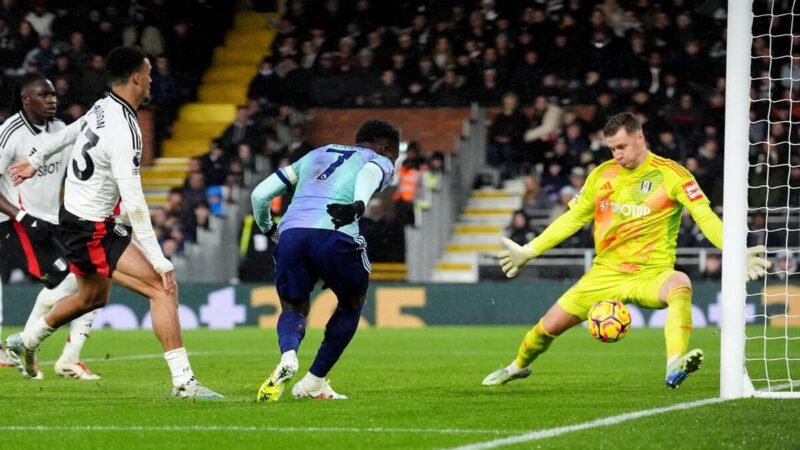 L’Arsenal tiene a Fulham, gioia tardiva per Leicester e Bournemouth