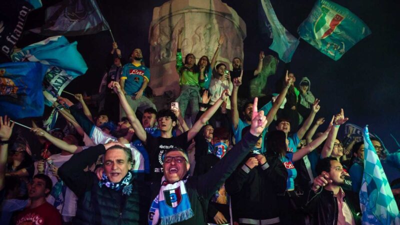 CM.com – Napoli in festa: 5mila tifosi a Capodichino, Conte parla al megafono VIDEO|Primapagina