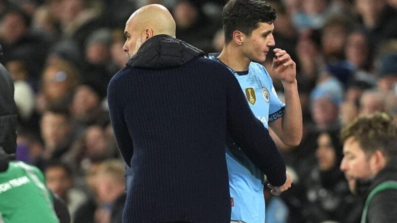 I campioni hanno reagito dopo il primo errore di Khusanov per garantire una grande vittoria