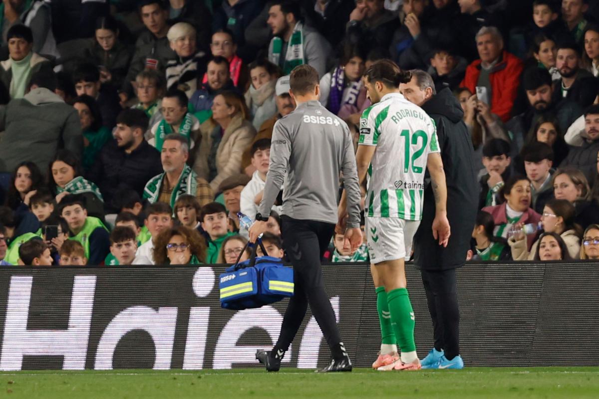 Il Betis conferma gli infortuni di Ruibal e Ricardo Rodríguez