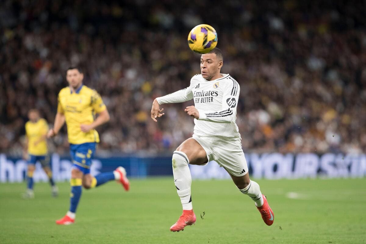 L’allenatore del Real Madrid Ancelotti elogia Kylian Mbappe come “il miglior centravanti del mondo”