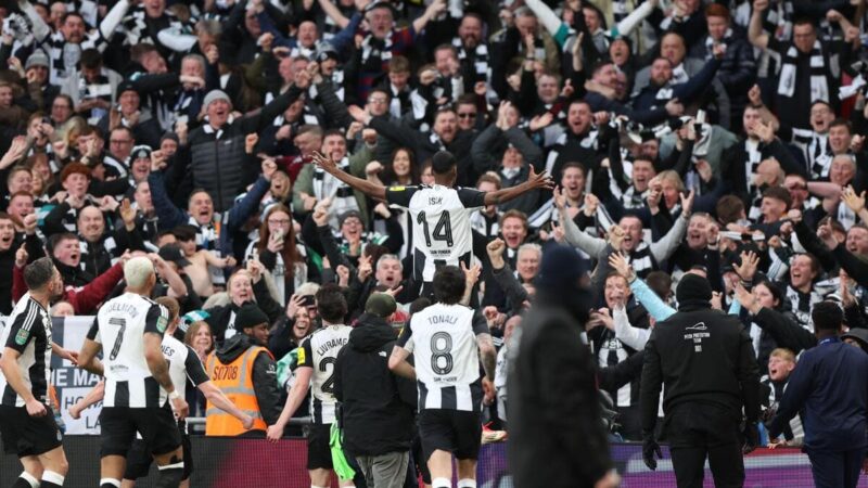 Burn e Isak Secure EFL Cup Glory per terminare la siccità di 70 anni