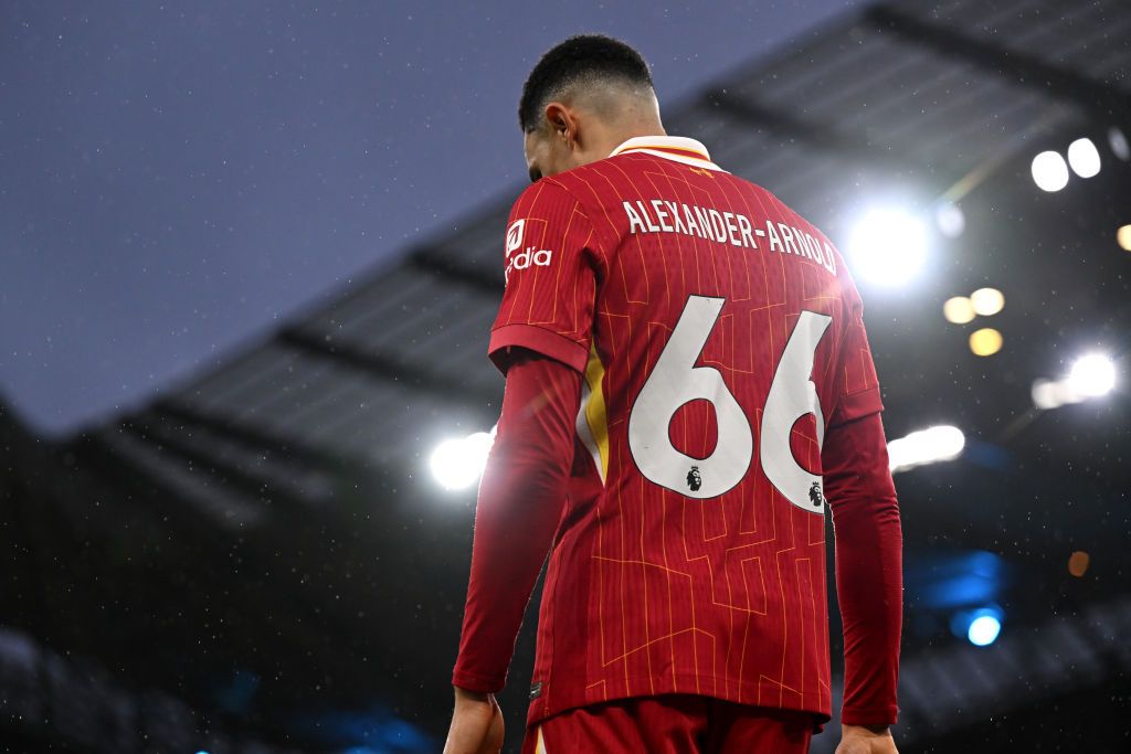 “Che Alexander-Arnold abbia parlato di più con un gesto di goal di quanto non abbia fatto con qualsiasi altra comunicazione ai sostenitori è uno dei motivi per cui la sua mossa al Real Madrid non viene accettata troppo gentilmente sul Merseyside”: come è arrivato a questa fase con Liverpool e Trent