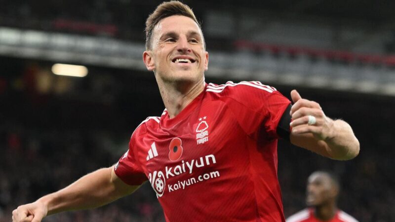 Rapporto, risultato, obiettivi come segna di nuovo in legno per aiutare i visitatori a muoversi terzo