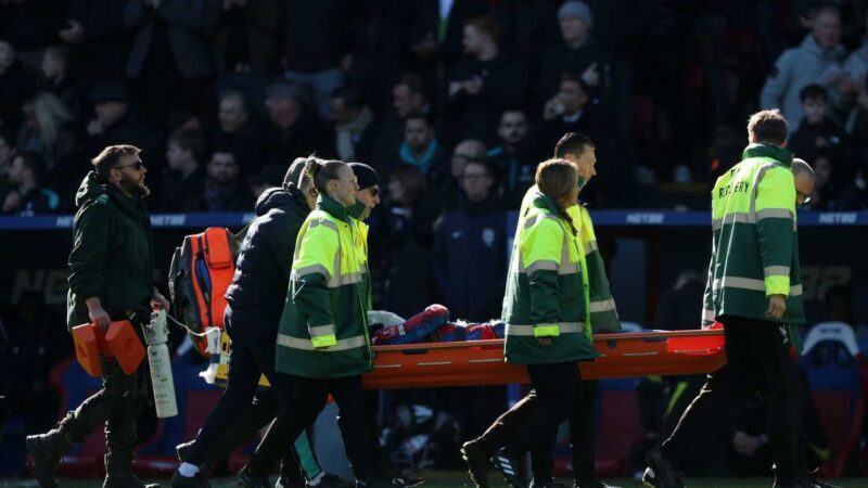 Mateta, infortunio shock: intervento horror del portiere VIDEO|Estero