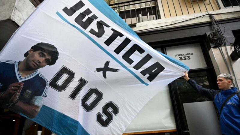 Morte Maradona, la testimonianza dei poliziotti: “In camera di Diego nessuna attrezzatura medica” | Estero