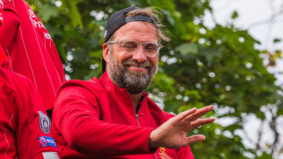 L’ex boss-liverpool condivide la foto di slot e giocatori nel messaggio Instagram “Super Happy”