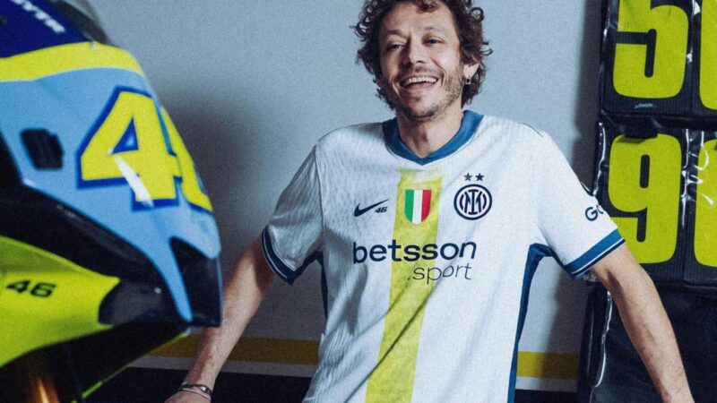 Inter design una maglietta speciale a Valentino Rossi