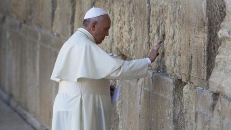 La serie A sospende le sue partite oggi per la morte del papa