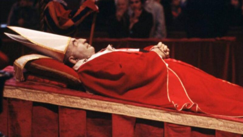 La squadra di calcio sale quando muore un papa