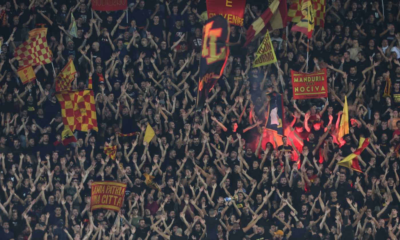 Lecce in lutto, il club non vuole partire per giocare contro l’Atalanta. E la Curva se la prende con la Lega | Primapagina
