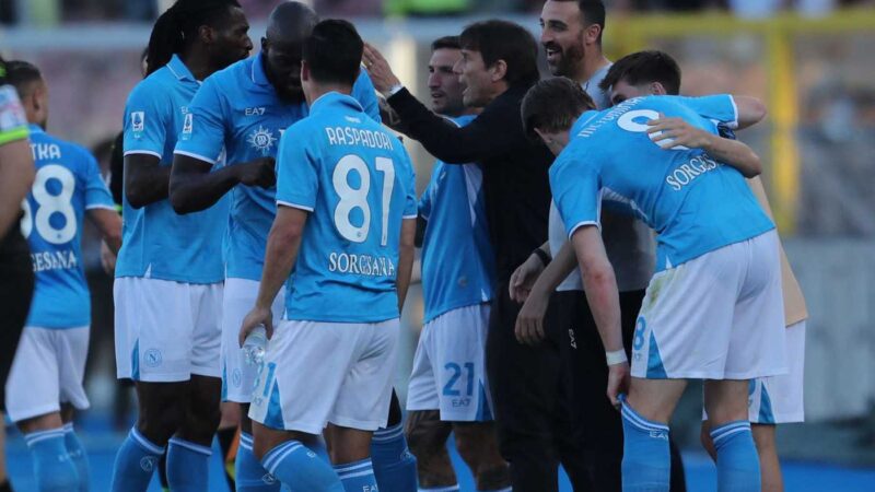 Il Napoli espugna il Via del Mare: 1-0 al Lecce nel segno di Raspadori, Conte momentaneamente a +6 sull’Inter | Primapagina